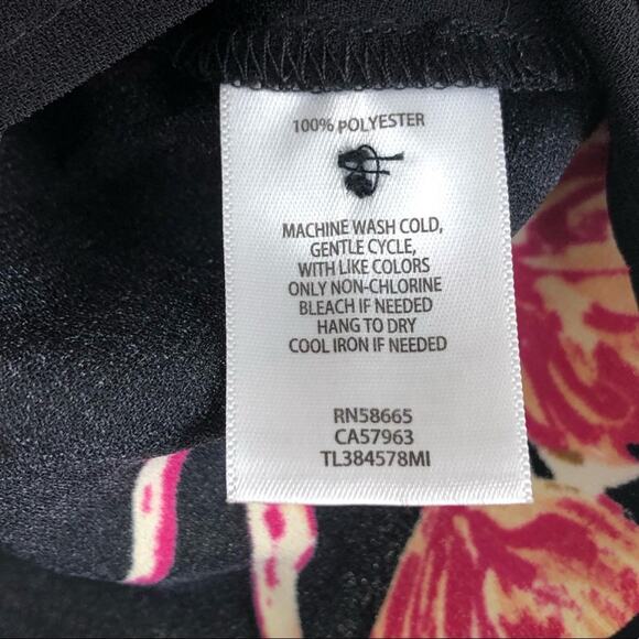 LEITH Black Pink Floral Crop Top Summer XS Buttons NWT Cropped V-Neck Flutter - Picture 3 of 4